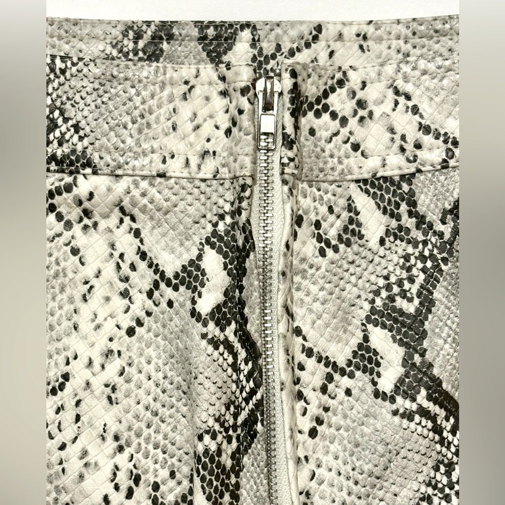 Cloud Ten Faux Leather Python Snake Print Wrap Skort Women’s size Large - Picture 9 of 14